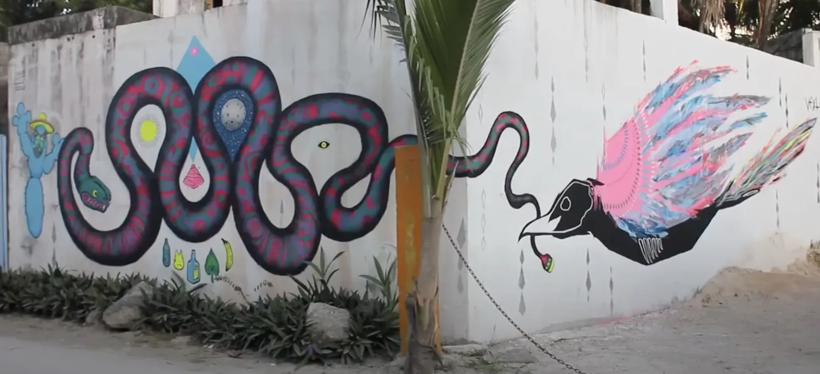 Aaron Glasson & VEXTA 2013 — mural documented by Tulum Art Club in Tulum.